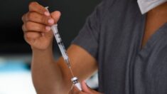 70 por ciento de los presos completamente vacunados contrajeron COVID-19 en un brote en Texas: CDC