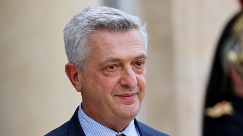 El alto comisionado de la ONU para los Refugiados, el italiano Filippo Grandi, posa a su llegada a una reunión con el presidente francés en el Palacio del Elíseo en París (Francia) el 1 de julio de 2021. (Ludovic Marin/AFP vía Getty Images)