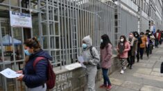 Bolivianos desesperados con el programa de distribución de vacunas del gobierno socialista