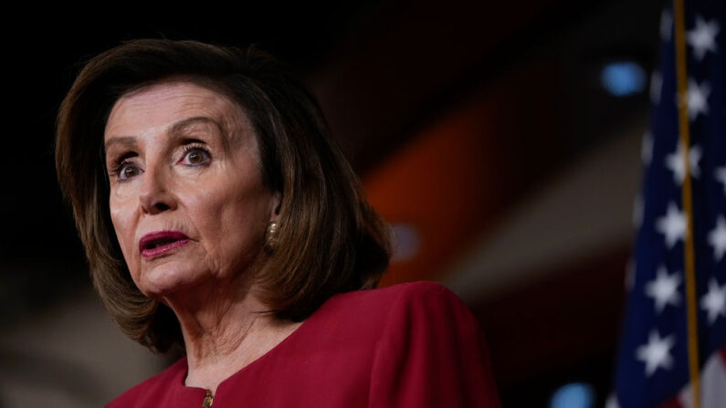 La presidenta de la Cámara de Representantes, Nancy Pelosi (D-CA), durante su conferencia de prensa semanal en el Capitolio de los Estados Unidos el 8 de septiembre de 2021 en Washington, DC. (Drew Angerer/Getty Images)