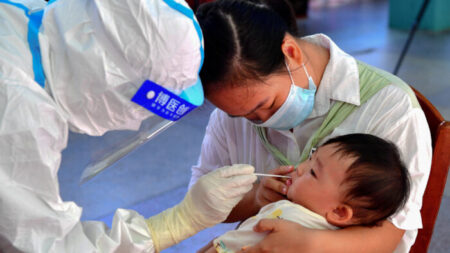 Aumento de la infección por COVID-19 en el sureste de China provoca nuevas pruebas masivas
