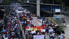 Miles de salvadoreños protestan contra el gobierno de Nayib Bukele