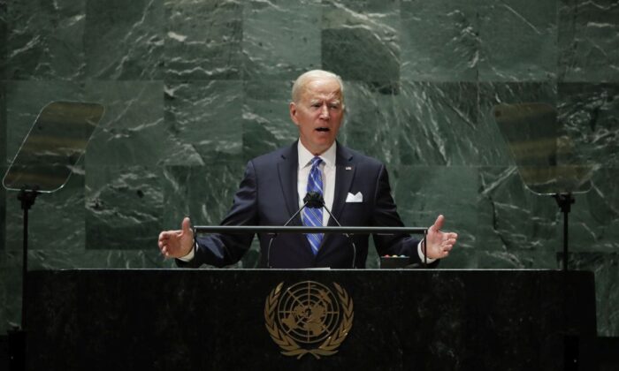 El presidente Joe Biden se dirige a la 76° sesión de la Asamblea General de la ONU en la sede de la ONU, en la ciudad de Nueva York, el 21 de septiembre de 2021. (Eduardo Munoz-Pool/Getty Images)