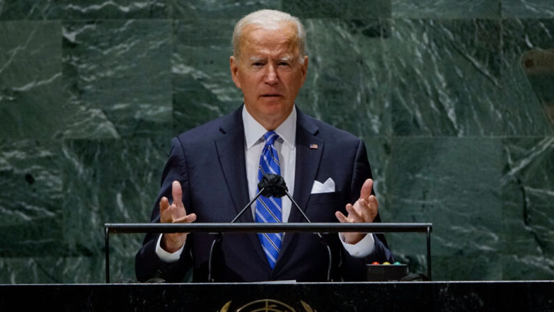 El presidente de los Estados Unidos, Joe Biden, se dirige al 76° período de sesiones de la Asamblea General de la ONU el 21 de septiembre de 2021 en Nueva York. (EDUARDO MUNOZ/POOL/AFP vía Getty Images)