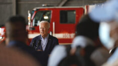 Biden examina daños causados por incendios forestales en la Costa Oeste y promueve plan de gastos
