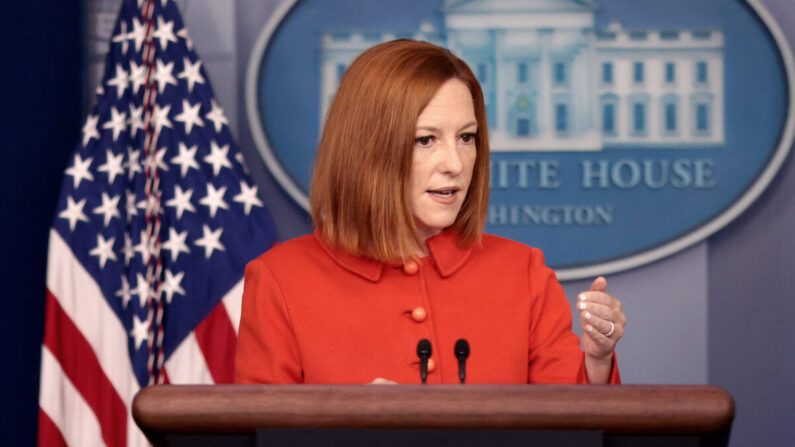 La secretaria de prensa de la Casa Blanca, Jen Psaki, responde a preguntas en la sala de prensa de la Casa Blanca en Washington, el 15 de septiembre de 2021. (Win McNamee/Getty Images)