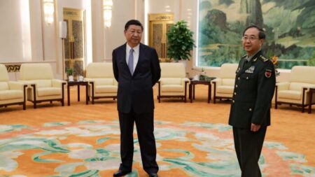 Xi Jinping solidifica su control sobre el ejército chino con nuevos generales: Analistas