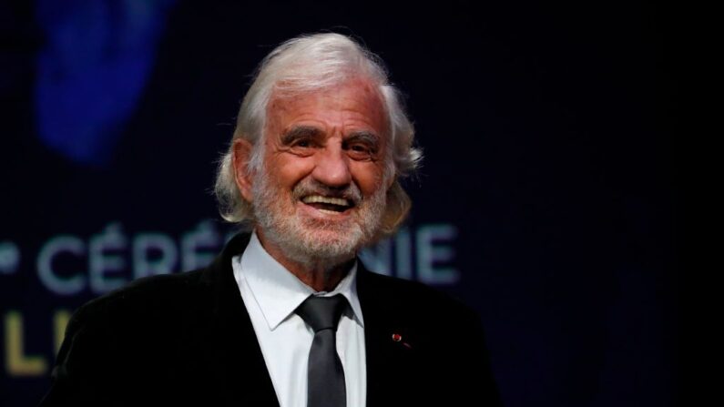 El actor francés Jean-Paul Belmondo se dirige al público en la 23ª ceremonia de los Premios Lumieres en el Instituto del Mundo Árabe en París (Francia), el 5 de febrero de 2018. (Patrick Kovarik/AFP vía Getty Images)