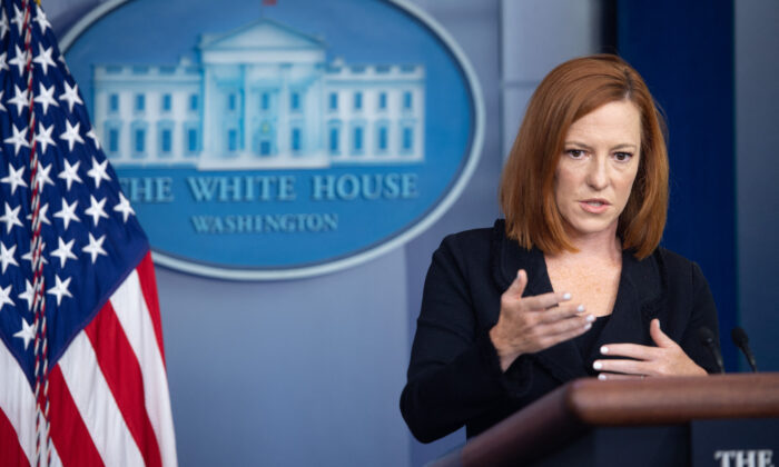 La secretaria de prensa de la Casa Blanca, Jen Psaki, ofrece una rueda de prensa en la Sala Brady de la Casa Blanca en Washington, D.C., el 20 de septiembre de 2021. (Saul Loeb/AFP vía Getty Images)