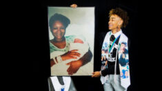 Joven hace homenaje a su mamá fallecida, en conmovedora sesión de fotos de graduación