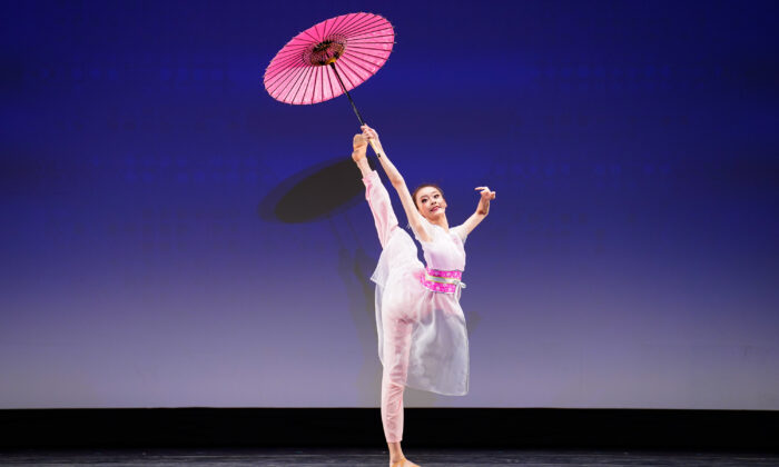 Carol Huang actuó en la División Femenina Adulta del 9º Concurso Internacional de Danza Clásica China en el estado de Nueva York el 4 de septiembre de 2021. (Larry Dye/The Epoch Times)