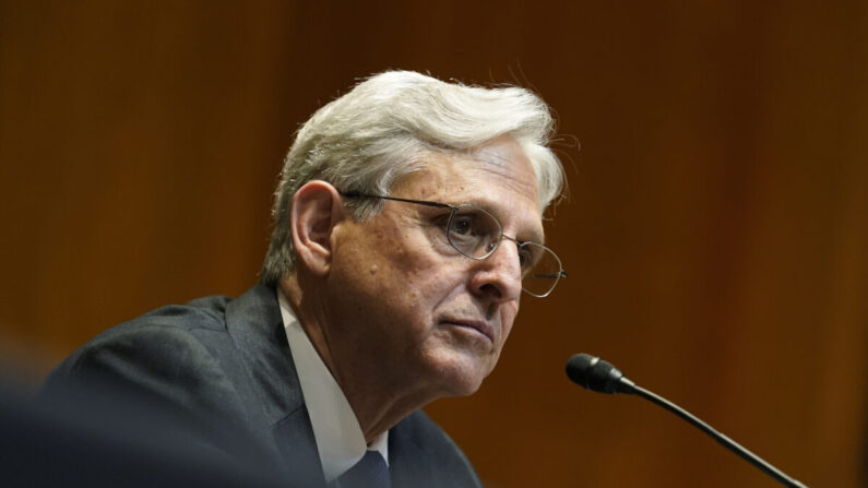 El fiscal general Merrick Garland testifica durante una audiencia en el Senado en Washington el 9 de junio de 2021. (Susan Walsh/Pool/Getty Images)