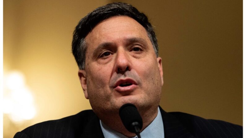 El jefe de gabinete de la Casa Blanca, Ron Klain, testifica ante la audiencia del Subcomité de Preparación, Respuesta y Recuperación de Emergencias en el Capitolio en Washington, el 10 de marzo de 2020. (Nicholas KammI/AFP a través de Getty Images)