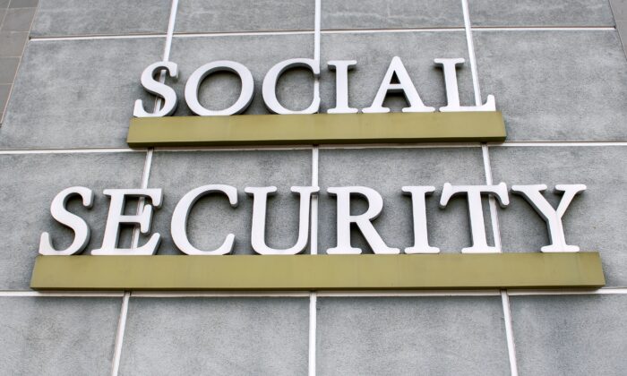 Logo en el edificio de la Administración del Seguro Social de Estados Unidos, en Burbank, California, el 5 de noviembre de 2020. (Valerie Macon/AFP a través de Getty Images)