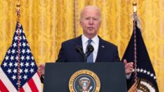 Biden ordena que trabajadores federales se vacunen contra COVID-19