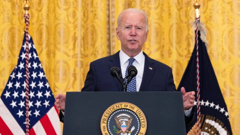El presidente Joe Biden habla sobre los derechos de los trabajadores y los sindicatos en la Sala Este de la Casa Blanca en Washington el 8 de septiembre de 2021. (Kevin Dietsch/Getty Images)