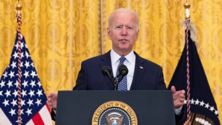 Biden obliga a renunciar a designados por Trump en juntas asesoras de academias militares