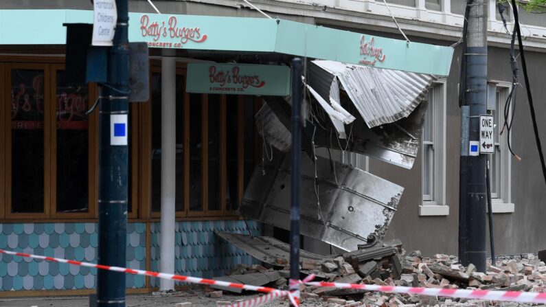 Daños en el exterior de Betty's Burgers en Chappel Street en Windsor luego de un terremoto, Melbourne, Australia, el 22 de septiembre de 2021. (EFE/EPA/JAMES ROSS)