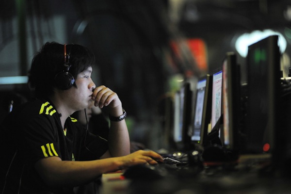 Personas en un cibercafé en Beijing, el 12 de mayo de 2011. (Gou Yige/AFP/Getty Images)