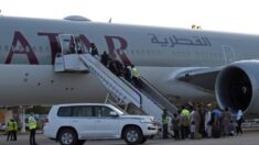 21 estadounidenses abordan vuelo qatarí, no todos optaron por evacuar Afganistán