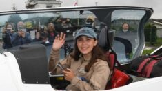 Mujer piloto que busca récord dando la vuelta al mundo llega a Latinoamérica