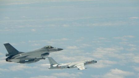 Japón hace «preparativos» luego de que China volara aviones de combate cerca de Taiwán