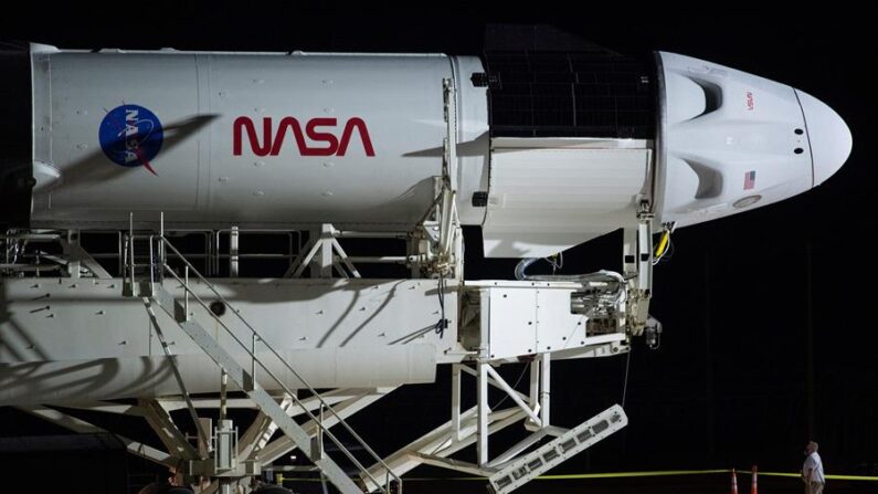 La tercera misión tripulada a la Estación Espacial Internacional (EEI) entre la NASA y la firma privada SpaceX volvió a ser aplazada, en esta oportunidad a causa de "un problema médico menor" de uno de los miembros de la tripulación. EFE/EPA/Joel Kowsky/NASA