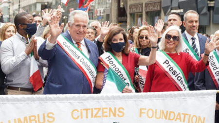 NYC: Funcionarios hablan sobre vacunación obligatoria en Desfile del Columbus Day