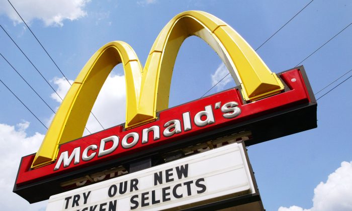 Cartel de McDonald's en una foto de archivo. (Tim Boyle / Getty Images)