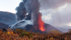Una nueva colada de lava en La Palma destruye todo lo que encuentra a su paso