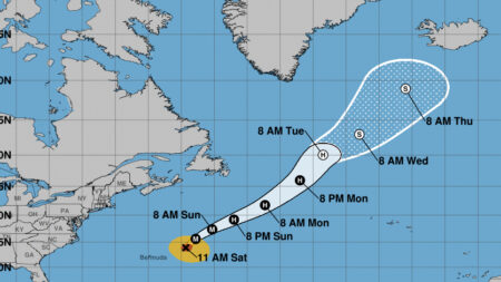 Huracán Sam mantiene su firmeza mientras se aleja de Bermudas