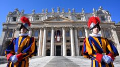 Detienen a hombre que entró a la fuerza con un coche en el Vaticano