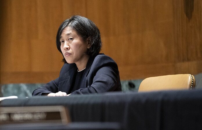 La representante de Comercio de Estados Unidos, Katherine Tai, testifica ante el Subcomité de Asignaciones del Senado en el Capitolio el 28 de abril de 2021 en Washington, DC. (Sarah Silbiger/Getty Images)