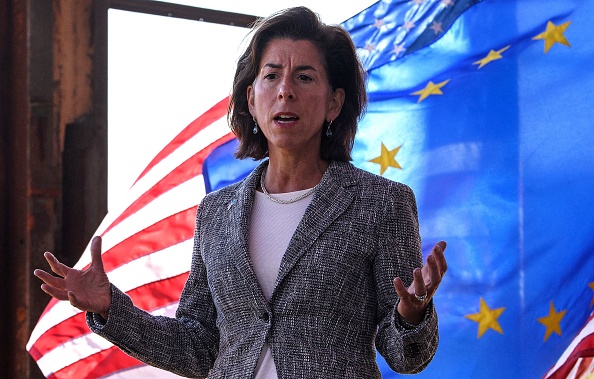 La secretaria de Comercio de Estados Unidos, Gina Raimondo, habla con la prensa durante la inauguración del Consejo de Comercio y Tecnología entre Estados Unidos y la UE en Pittsburgh, Pensilvania, el 29 de septiembre de 2021. (Foto de NICHOLAS KAMM/AFP a través de Getty Images)