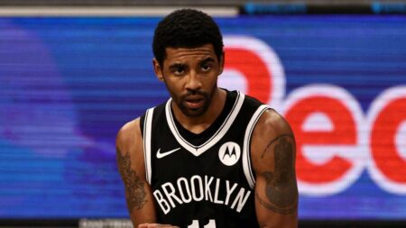 Kyrie Irving, de los Nets, no podrá jugar en partidos locales por no mostrar si está vacunado