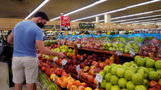 Dueño multimillonario de supermercados advierte: Los precios de alimentos subirán “extraordinariamente”