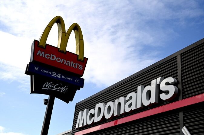 Un local de McDonald's cerrado en Mangere se ve el 20 de septiembre de 2021 en Auckland, Nueva Zelanda. (Hannah Peters/Getty Images)