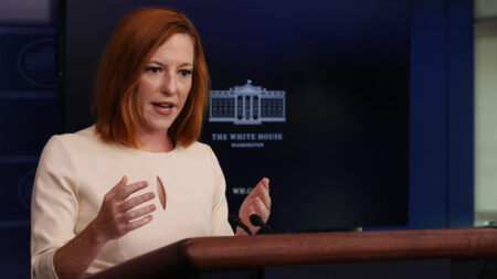 Psaki no puede decir cuándo se «finalizará» orden de vacunación para empresas privadas