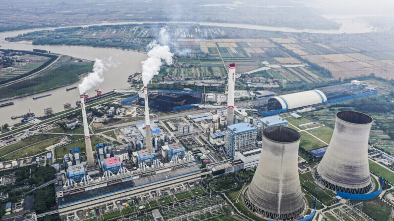 Una vista aérea de una central eléctrica de carbón en Hanchuan, provincia de Hubei, China, el 13 de octubre de 2021. (Getty Images)