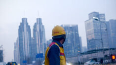 Condiciones de trabajo brutales hacen que un hombre chino prefiera «tumbarse»