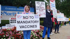 Sanitarios de Illinois protestan contra la vacunación obligatoria contra la COVID-19