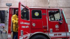 871 bomberos de Los Ángeles presentan intención de demandar a la ciudad por vacunación obligatoria