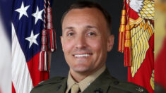 Oficial que criticó a militares de EE.UU. por retirada de Afganistán aceptó acuerdo de culpabilidad