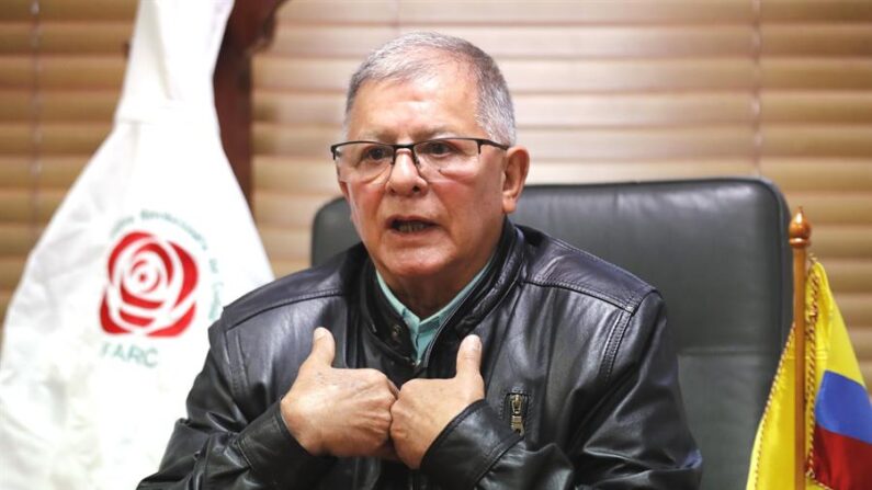 Fotografía de archivo del 19 de noviembre de 2020 que muestra al exjefe de las FARC Rodrigo Granda durante una entrevista con Efe, en Bogotá (Colombia). EFE/Mauricio Dueñas Castañeda