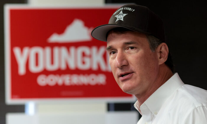 El candidato republicano a gobernador, Glenn Youngkin (R-Va.), en Viena, Virginia, el 14 de octubre de 2021. (Win McNamee/Getty Images)
