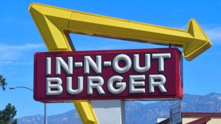 In-N-Out cierra su servicio bajo techo en condado de California por decreto de vacunas: Funcionarios