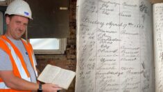 Contratista de antigua estación de tren descubre libro de registro de 1885 en Gran Bretaña