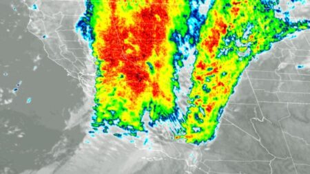 «Río atmosférico» cubre California y provoca deslaves de tierra e inundaciones