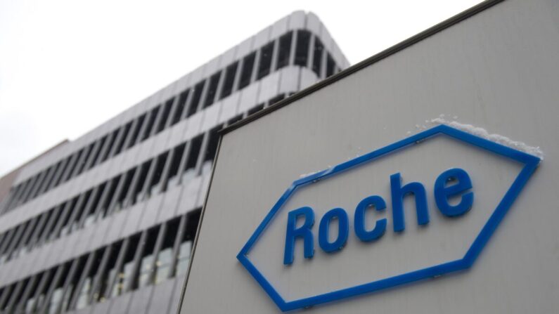 El logotipo del gigante farmacéutico suizo Roche se ve en Basilea en una fotografía de archivo. (Sebastien Bozon/AFP vía Getty Images)