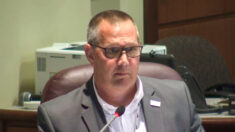 Superintendente de Loudoun parece admitir que distrito violó ley estatal al no informar agresión sexual